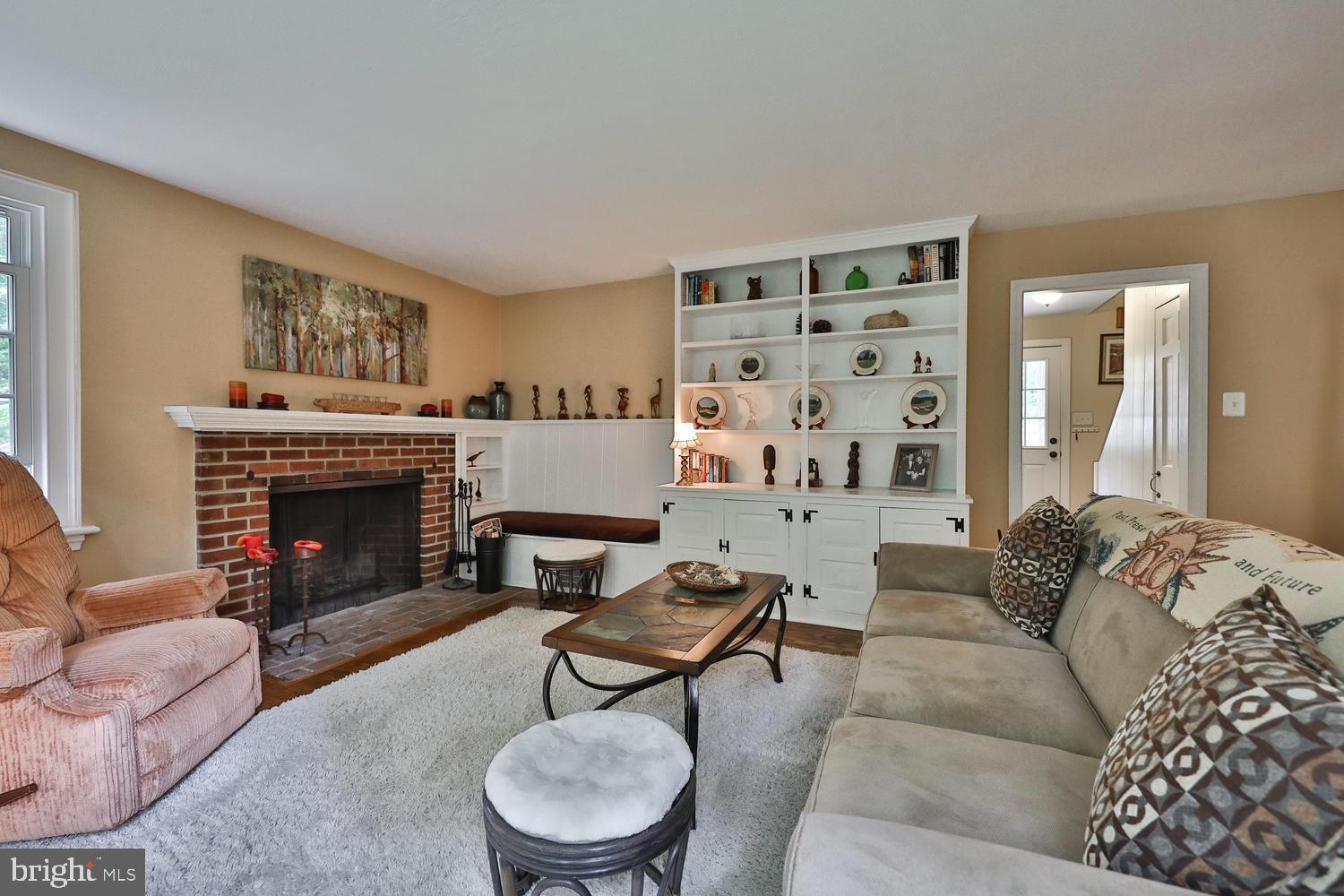 2505 Edge Hill Road Huntingdon Valley, PA 19006 - Photo 4 of 28 Living Room