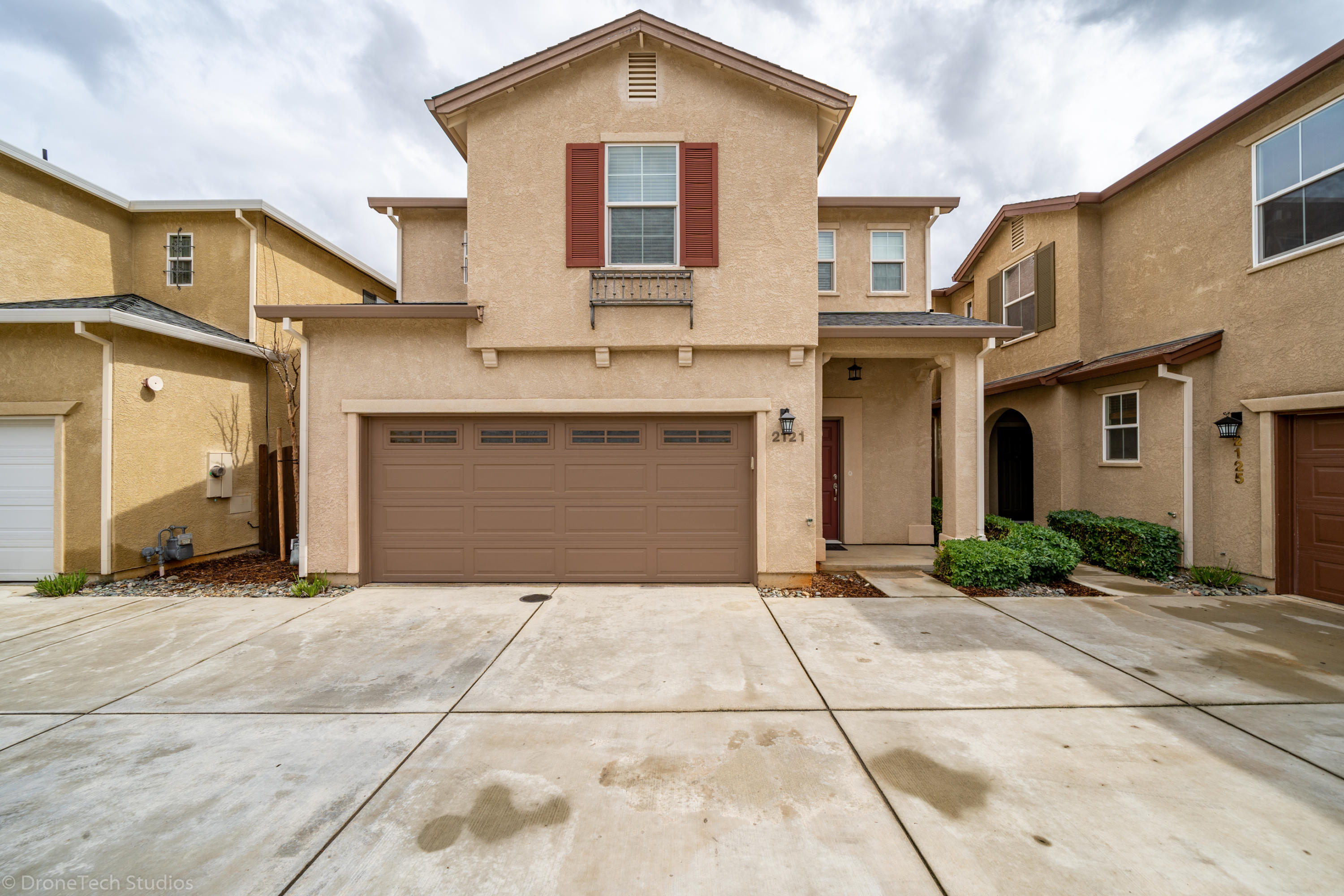 2121 Vienna Way
