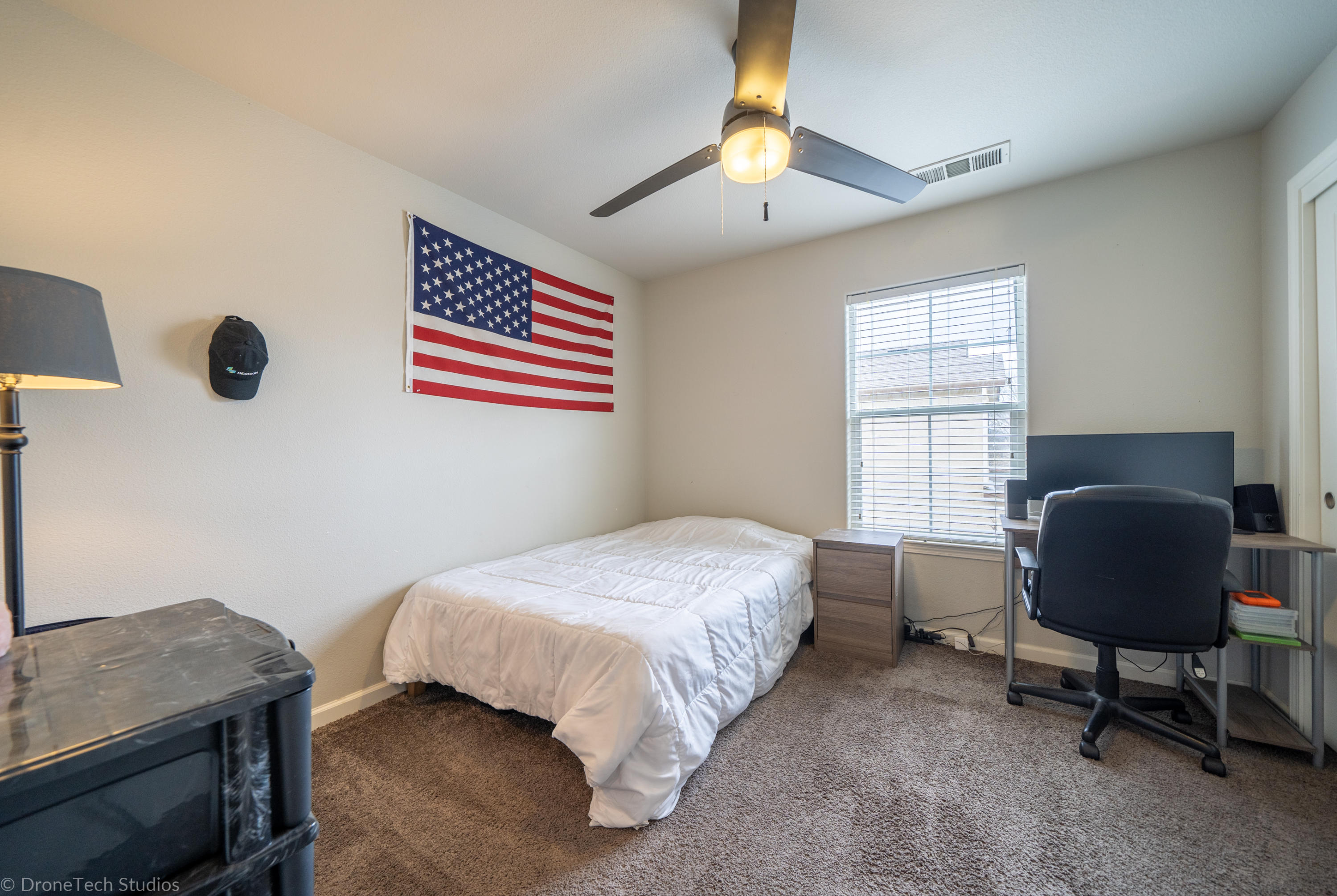2121 Vienna Way Redding, CA 96003 - Photo 12 of 17 Bedroom 2