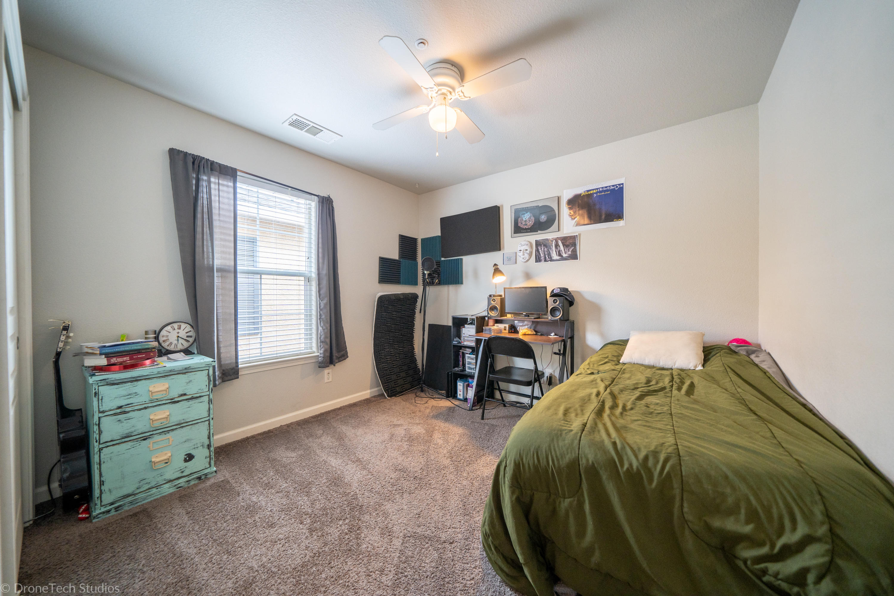 2121 Vienna Way Redding, CA 96003 - Photo 13 of 17 Bedroom 3