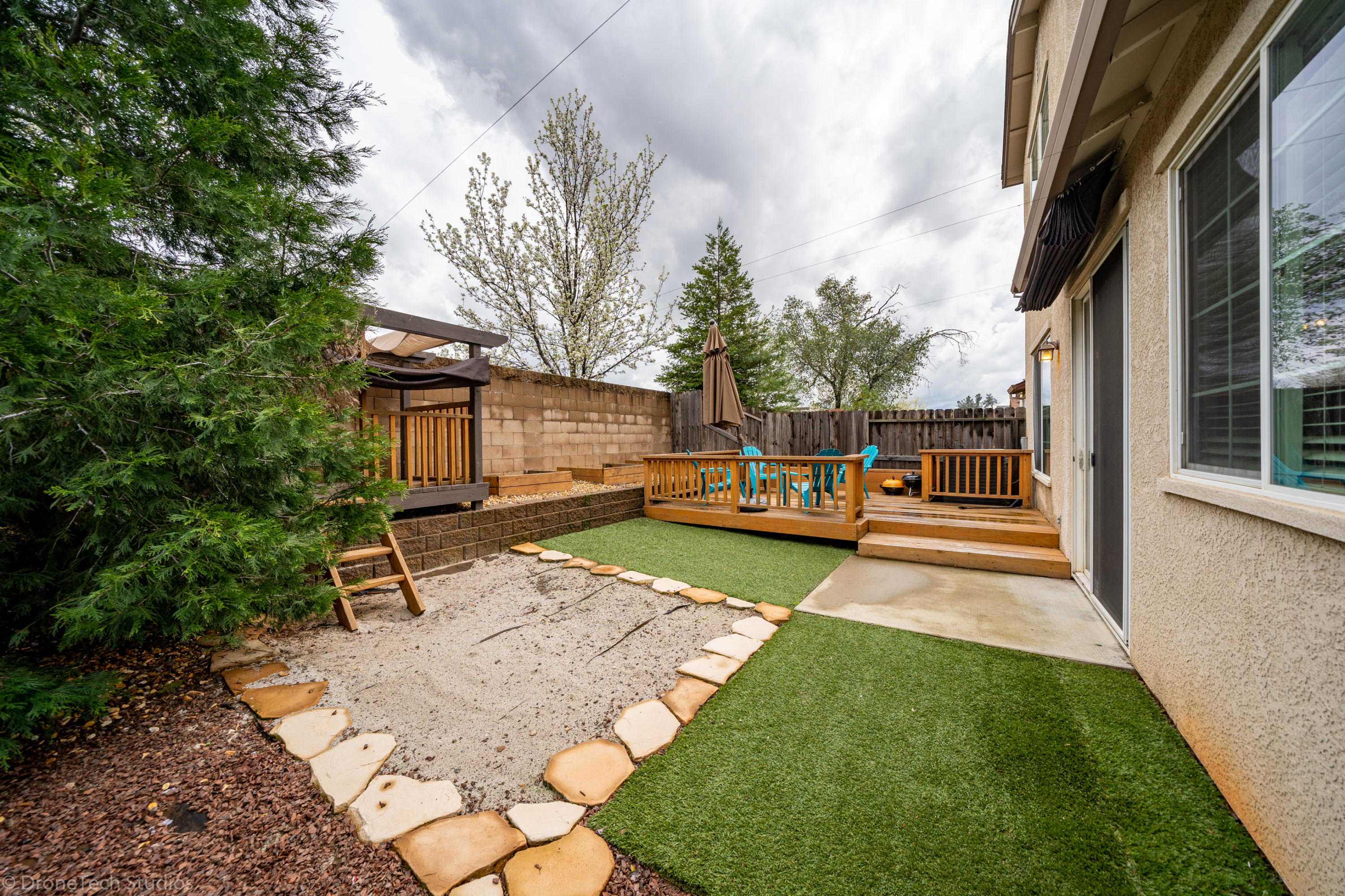 2121 Vienna Way Redding, CA 96003 - Photo 15 of 17 Backyard