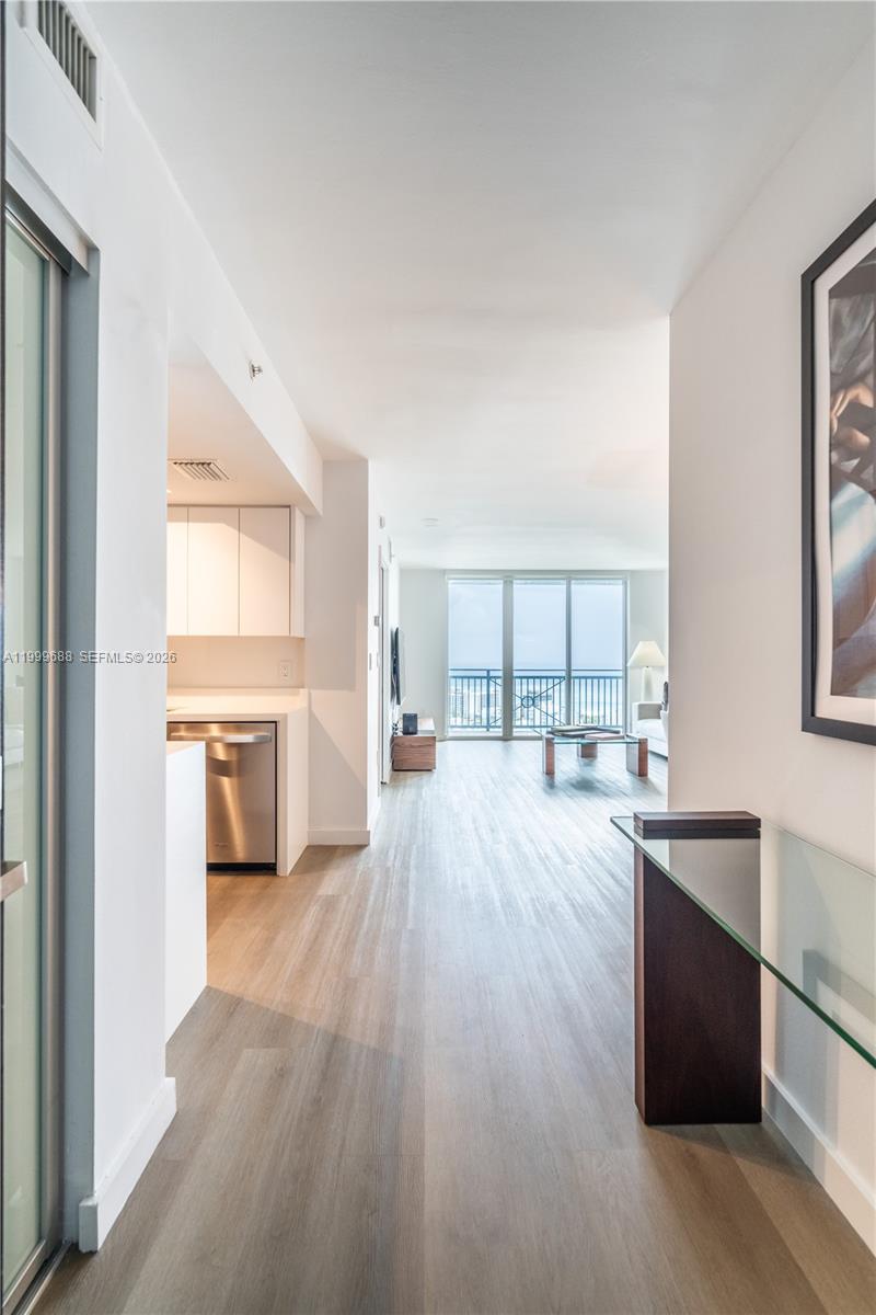 90 Alton Road, Unit 2807 Miami Beach, FL 33139 - Photo 7 of 27