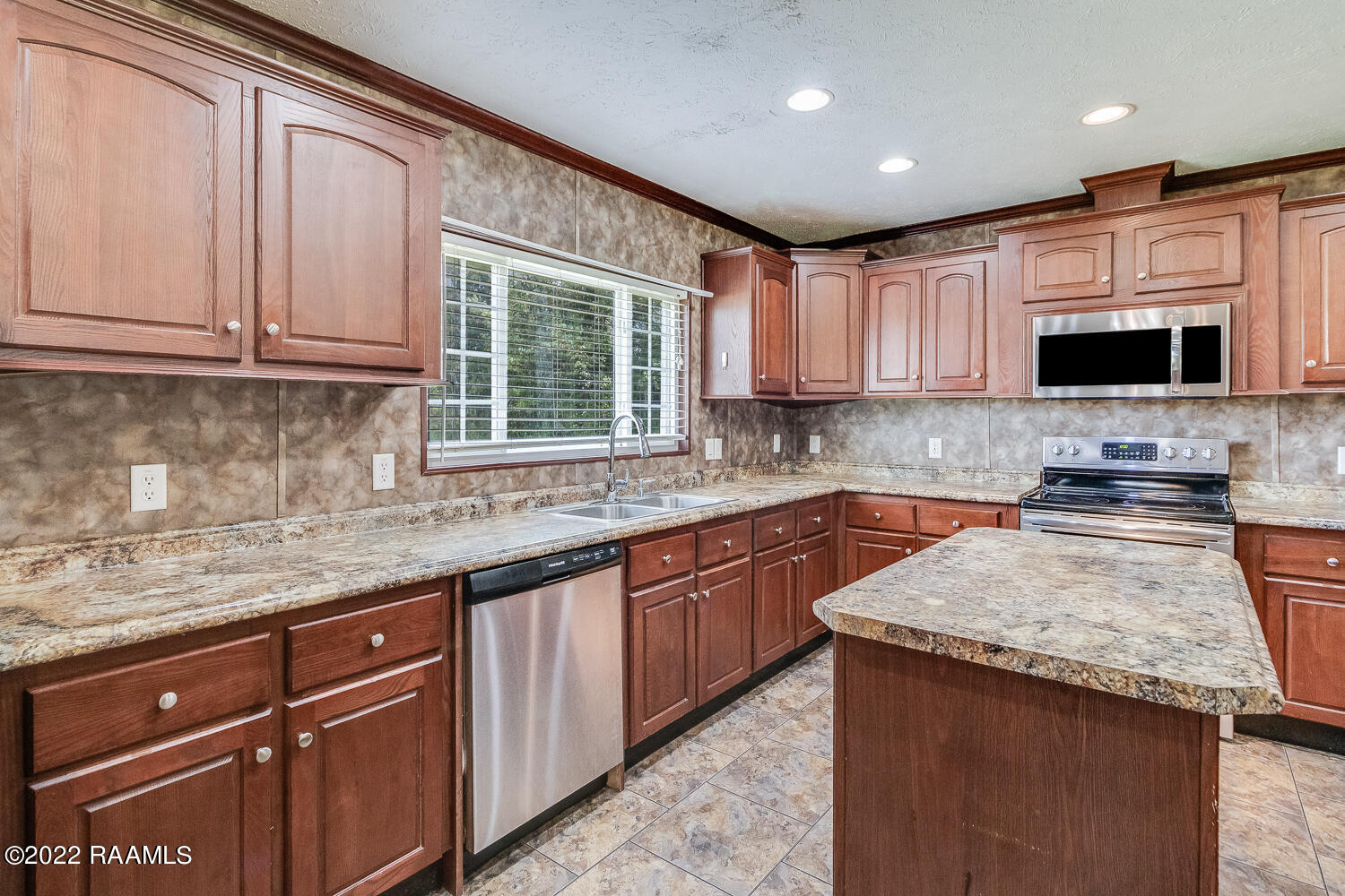 811 Bihm Road Opelousas, LA 70570 - Photo 9 of 26 811 Bihm-18
