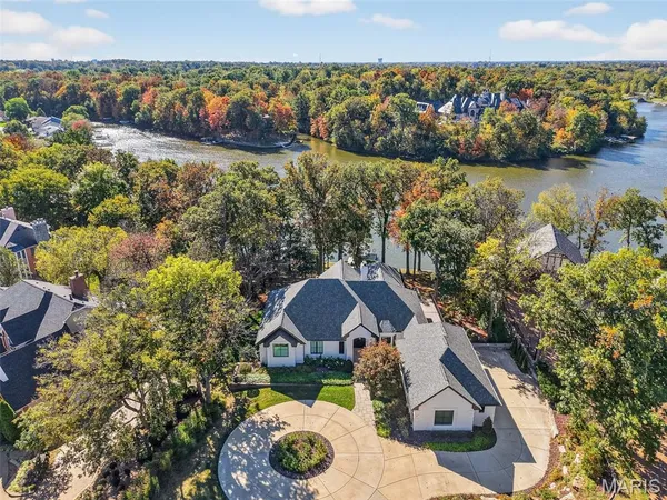 $2,990,000 | 22 Holloway Drive, Lake St. Louis, MO 63367