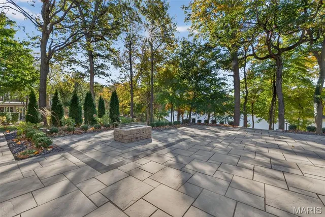 $2,990,000 | 22 Holloway Drive, Lake St. Louis, MO 63367