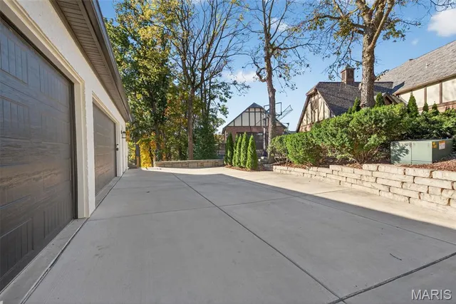 $2,990,000 | 22 Holloway Drive, Lake St. Louis, MO 63367