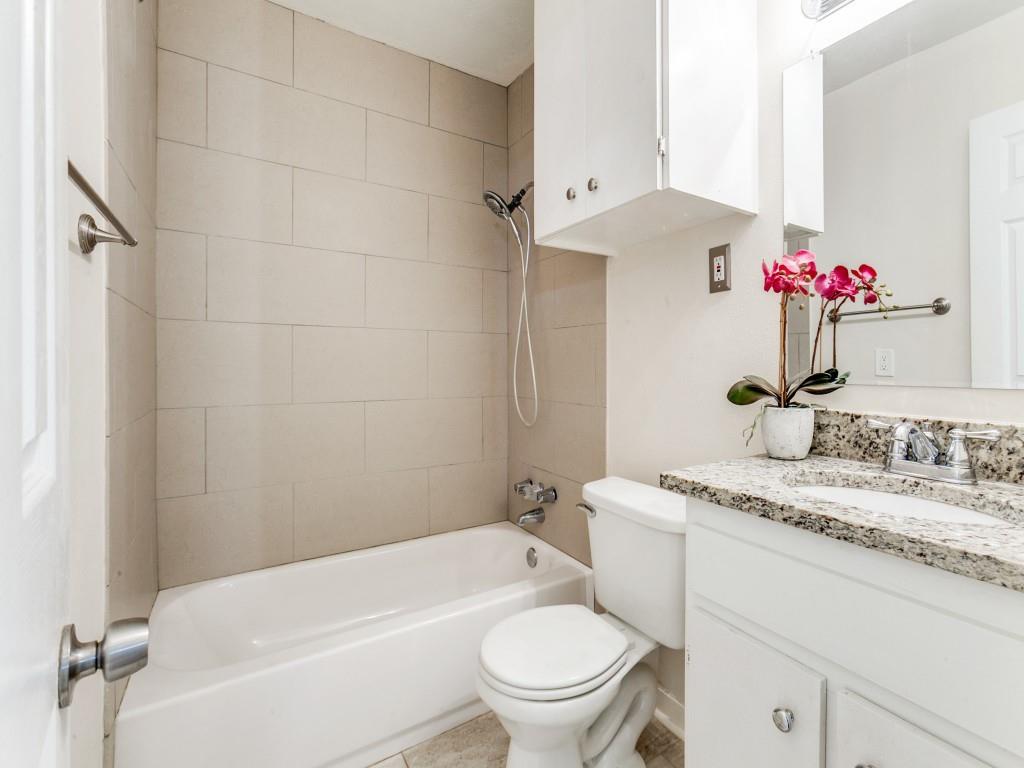 1106 Ridgeway Circle Richardson, TX 75080 - Photo 22 of 25 Full bath with vanity and shower / tub combination