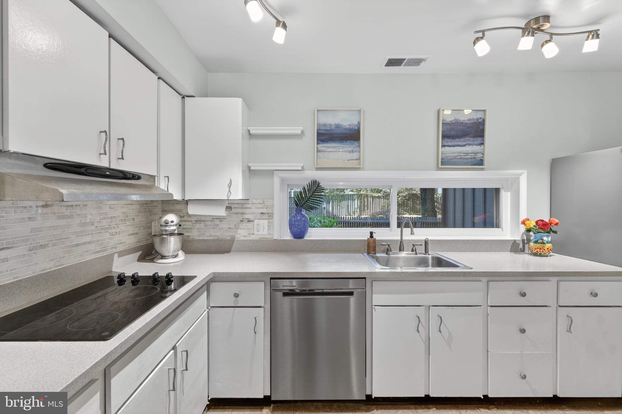11519 Links Drive Reston, VA 20190 - Photo 3 of 42