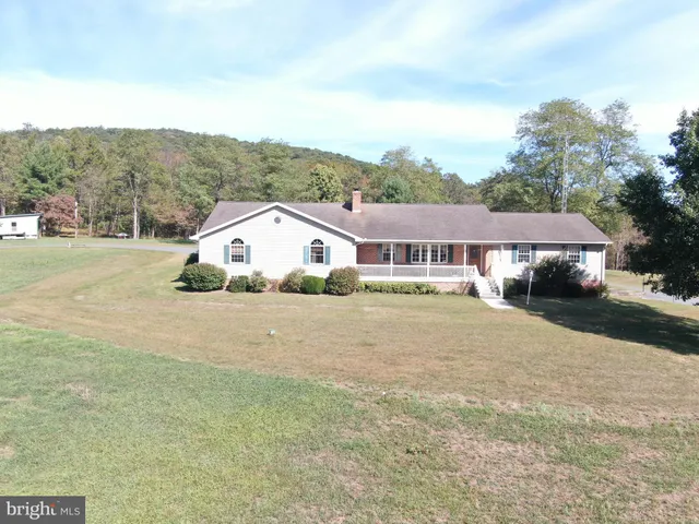 a view of house and outdoor space
