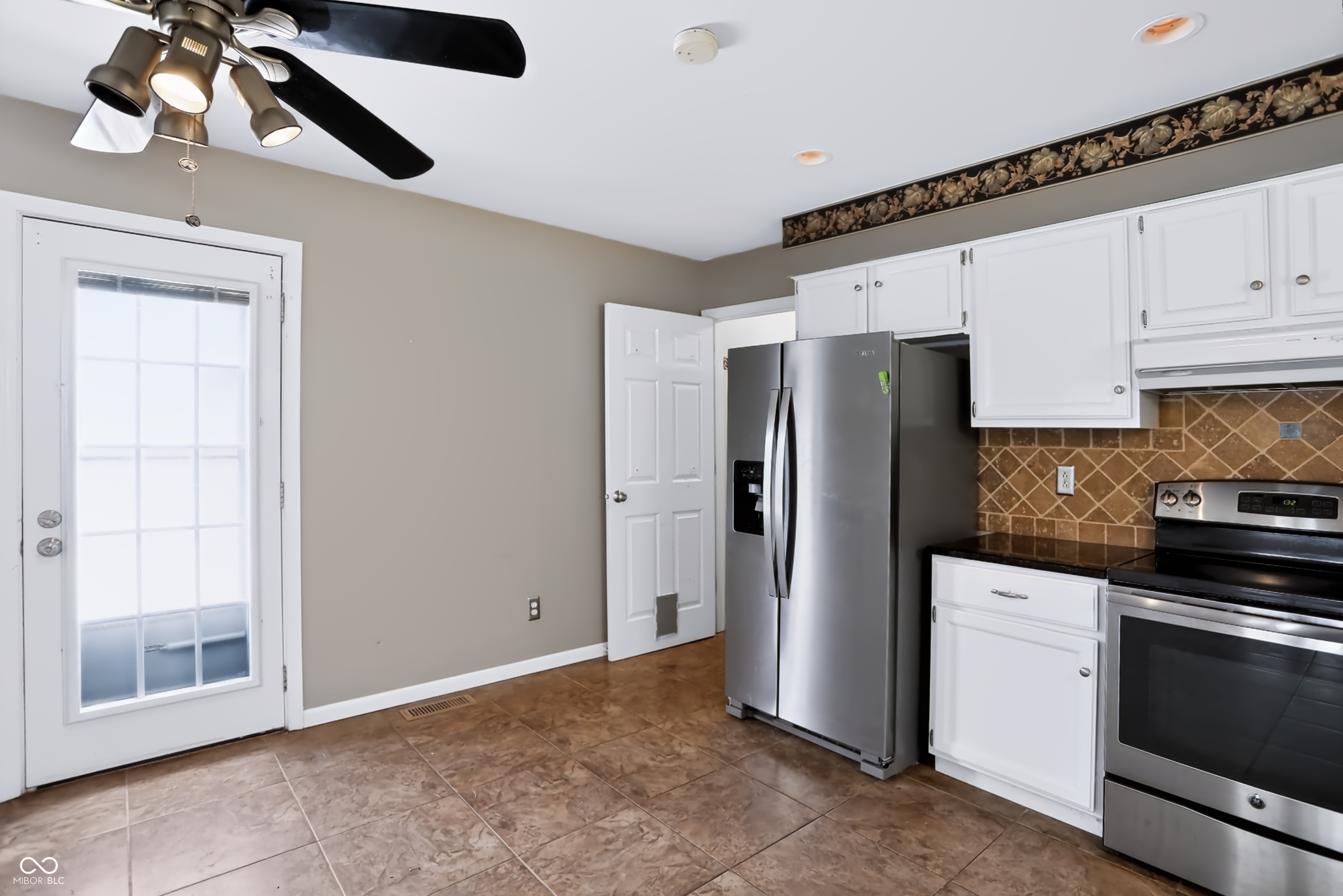 1186 Madrid Road Greenwood, IN 46143 - Photo 14 of 53