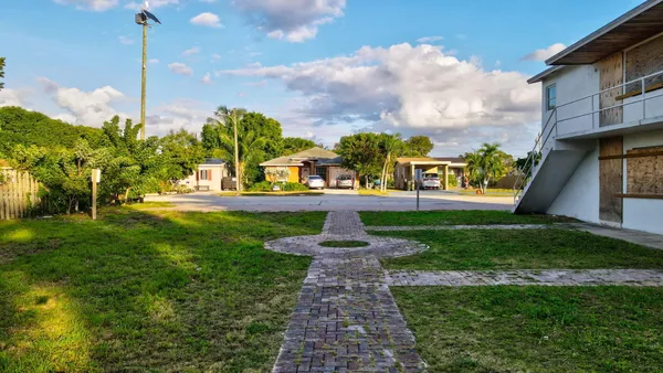 $375,000 | 122 Southwest 8th Avenue, Delray Beach, FL 33444
