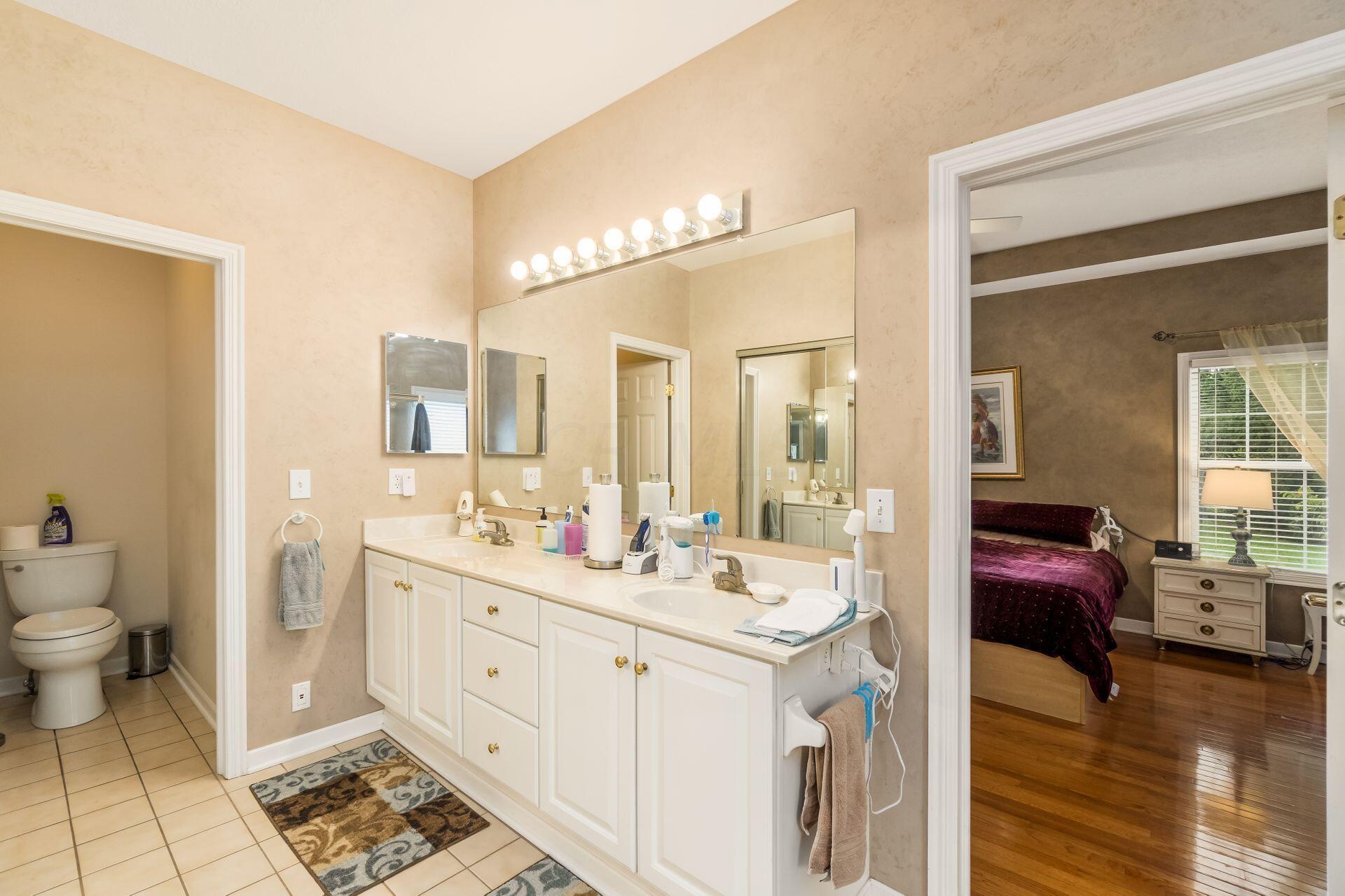 960 Reece Ridge Drive Columbus, OH 43230 - Photo 38 of 66 Owners bathroom