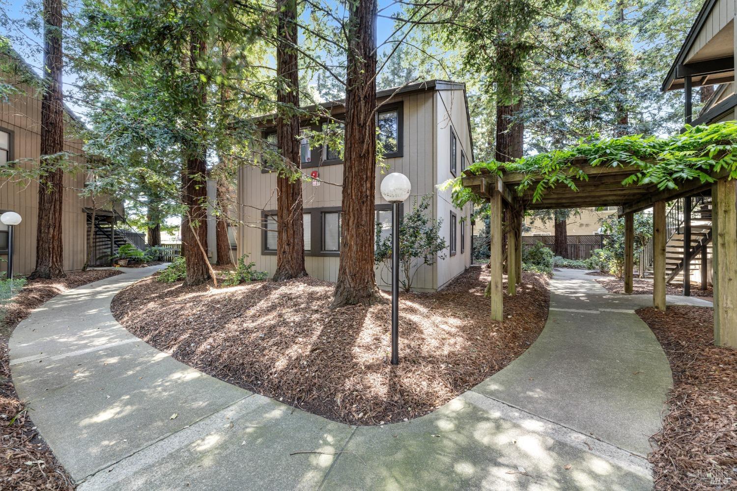 a view of a house with backyard
