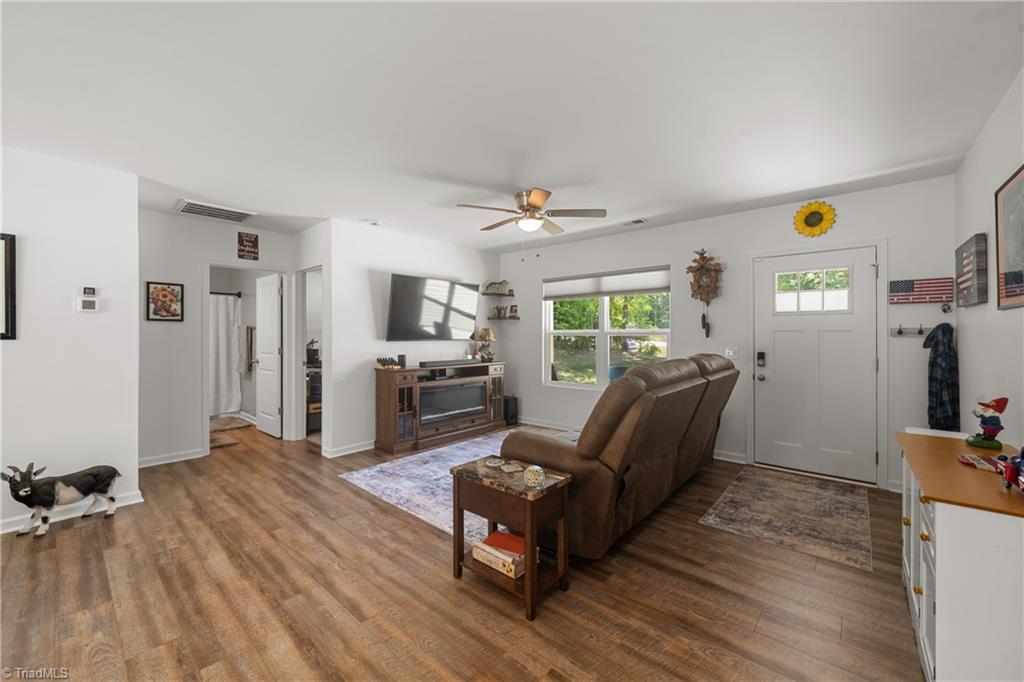 147 Lambeth Road Thomasville, NC 27360 - Photo 8 of 40