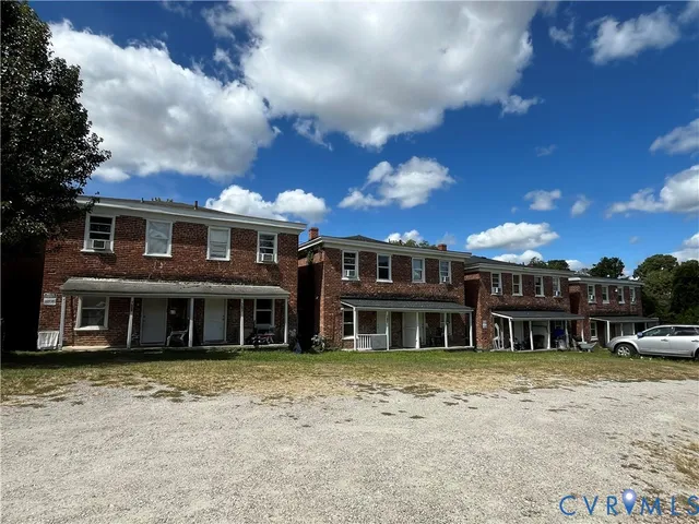 a view of a house with a backyard