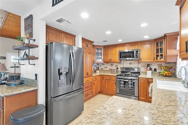 $575,000 | 14341 Crow Road, Apple Valley, CA 92307