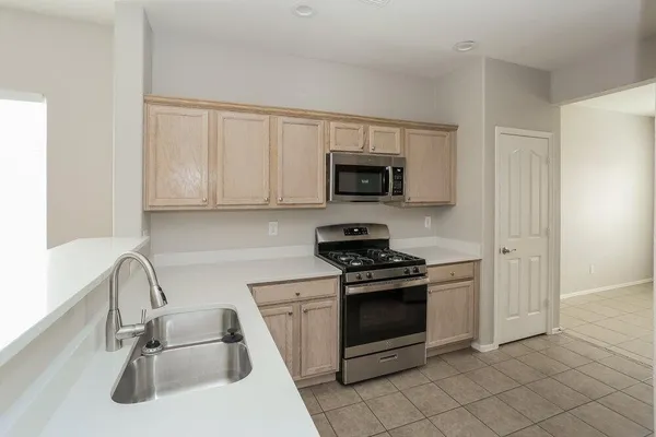 $1,915 | 11722 West Lincoln Street, Avondale, AZ 85323