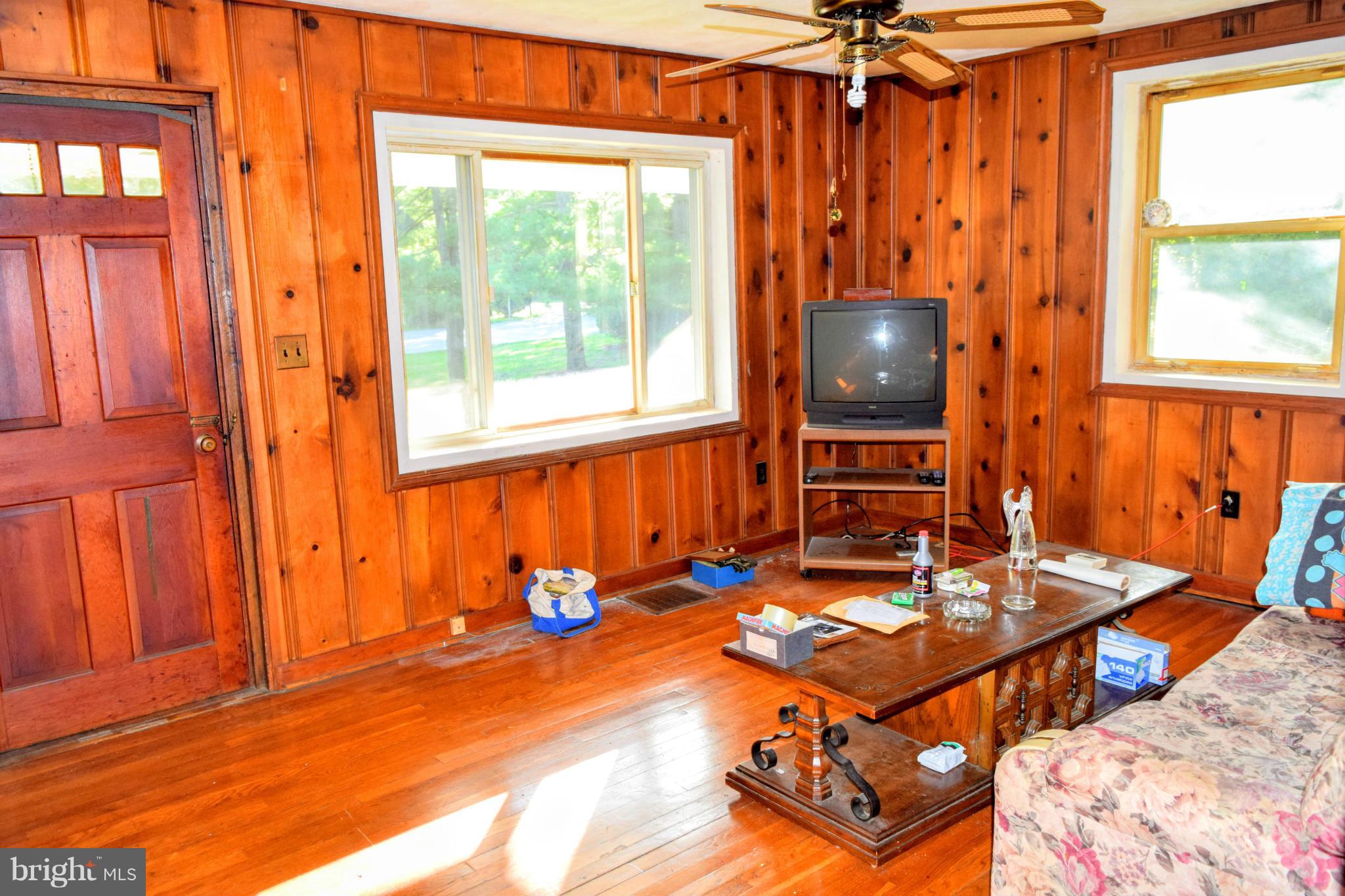 1528 Poole Road Street, MD 21154 - Photo 9 of 11 Living Room