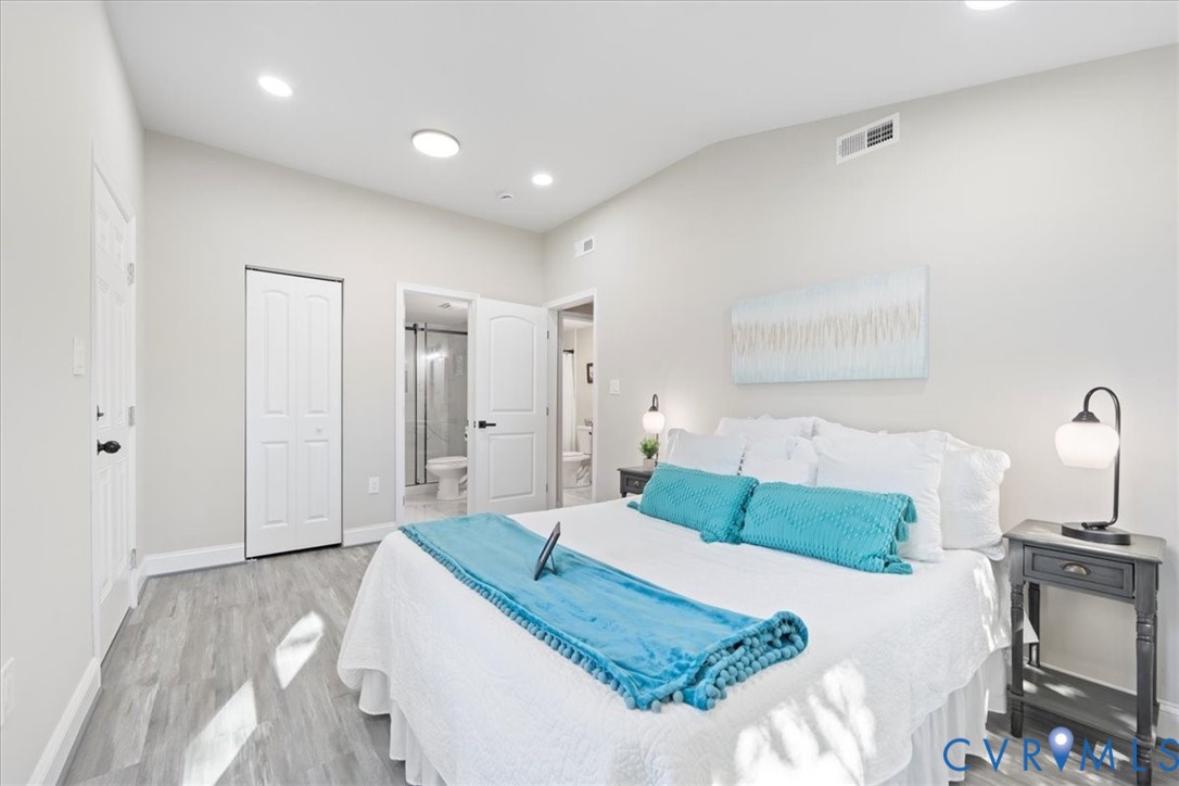 1701 Arlington Road Hopewell, VA 23860 - Photo 27 of 29 a bedroom with a bed and a lamp