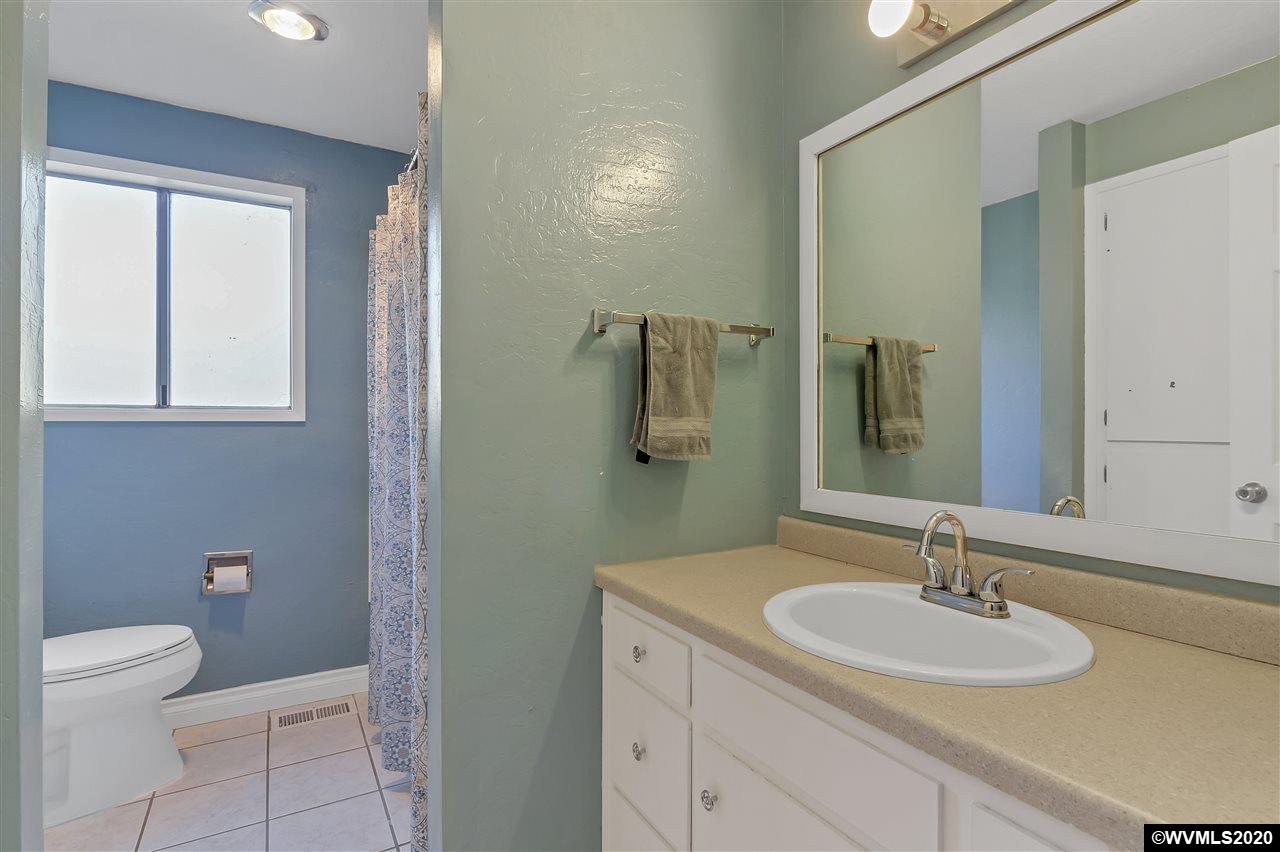17455 Oakdale Road Dallas, OR 97338 - Photo 22 of 33