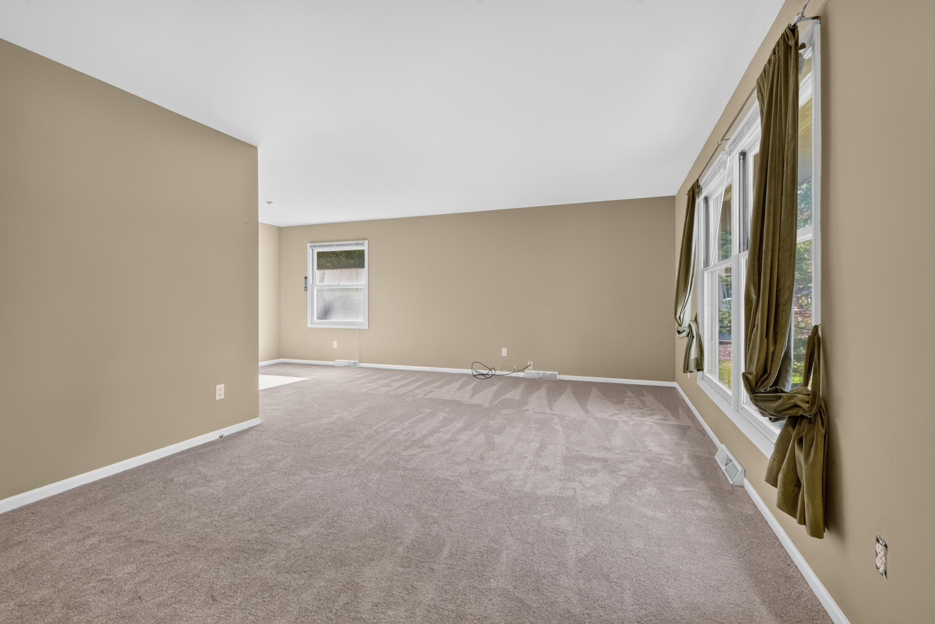 N56-w29354 County Rd K Hartland, WI 53029 - Photo 5 of 24 Foyer looking into living room
