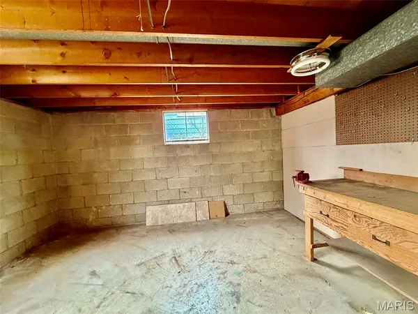 $100,000 | 367 Elble Avenue, Wood River, IL 62095