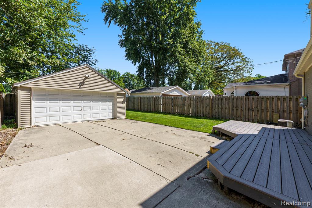 1642 Hampton Road Grosse Pointe Woods, MI 48236 - Photo 21 of 28