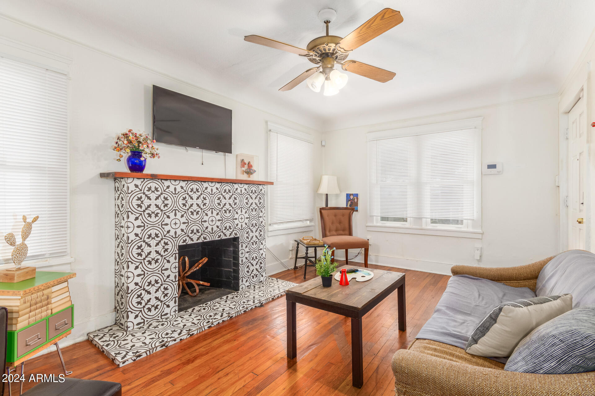 2111 North 24th Place Phoenix, AZ 85008 - Photo 11 of 32 Living Room