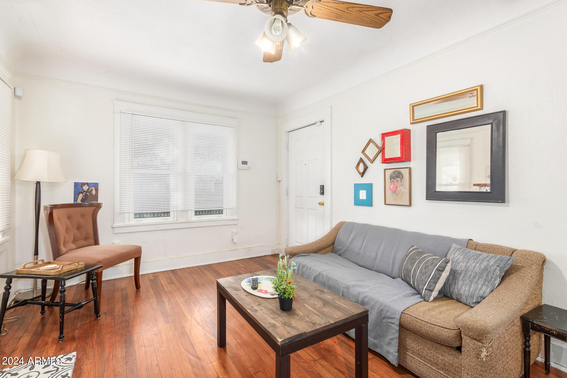 2111 North 24th Place Phoenix, AZ 85008 - Photo 12 of 32 Living Room