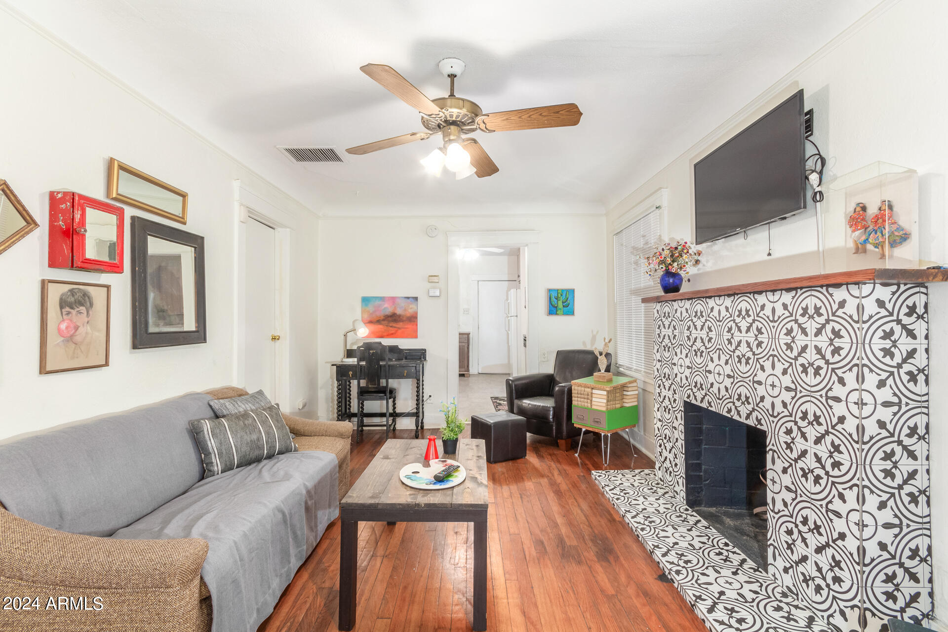 2111 North 24th Place Phoenix, AZ 85008 - Photo 13 of 32 Living Room