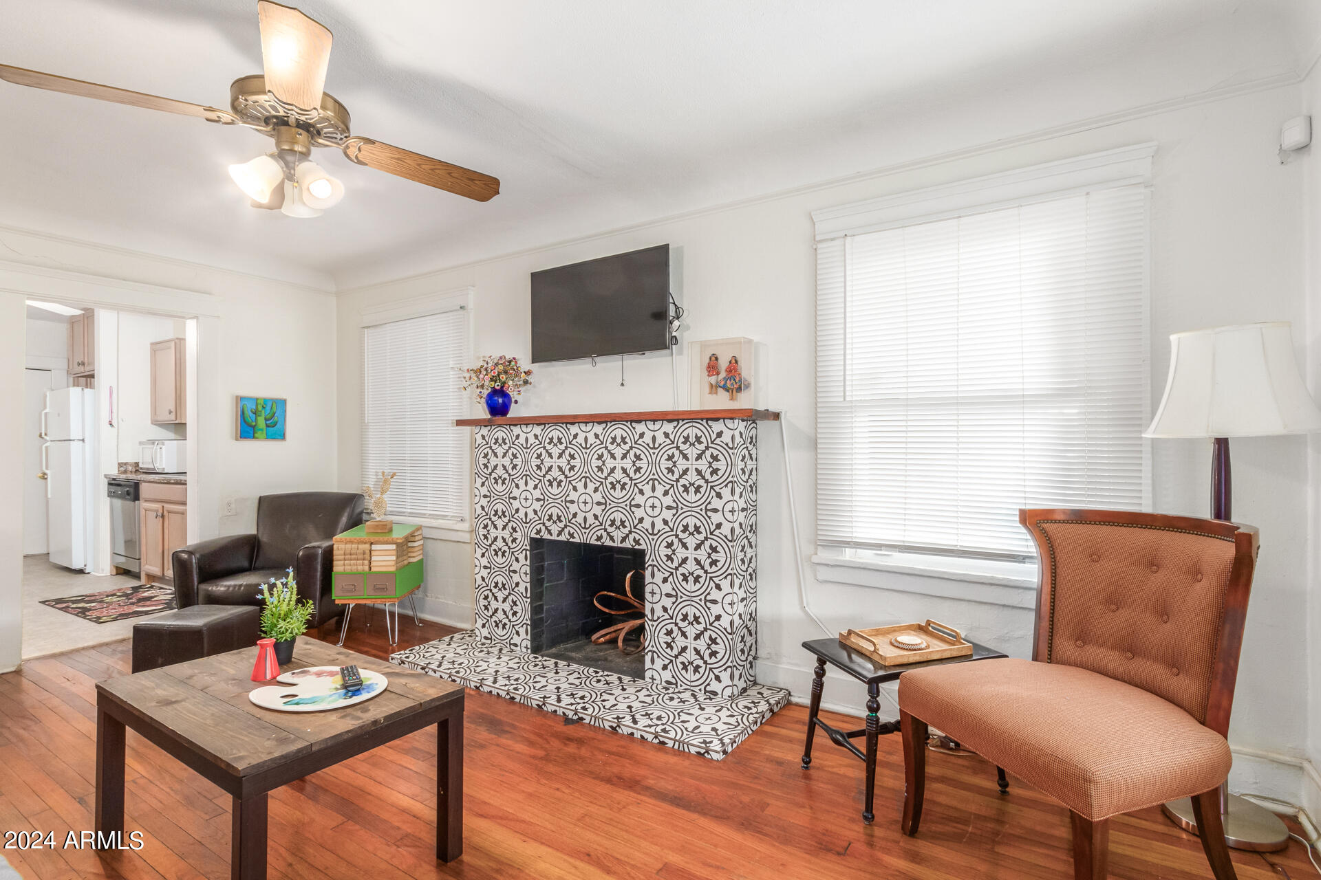 2111 North 24th Place Phoenix, AZ 85008 - Photo 14 of 32 Living Room