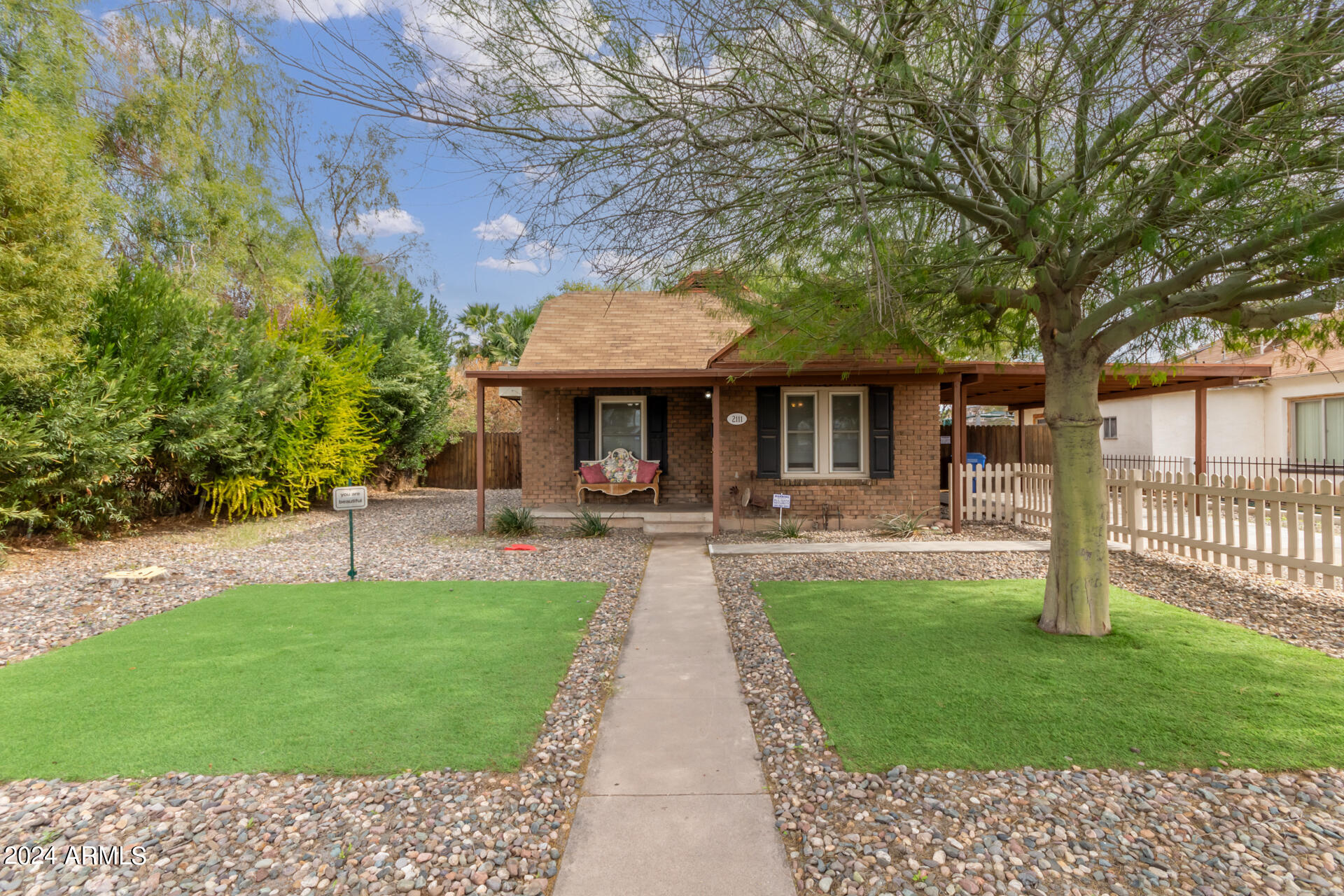 2111 North 24th Place Phoenix, AZ 85008 - Photo 5 of 32 Front