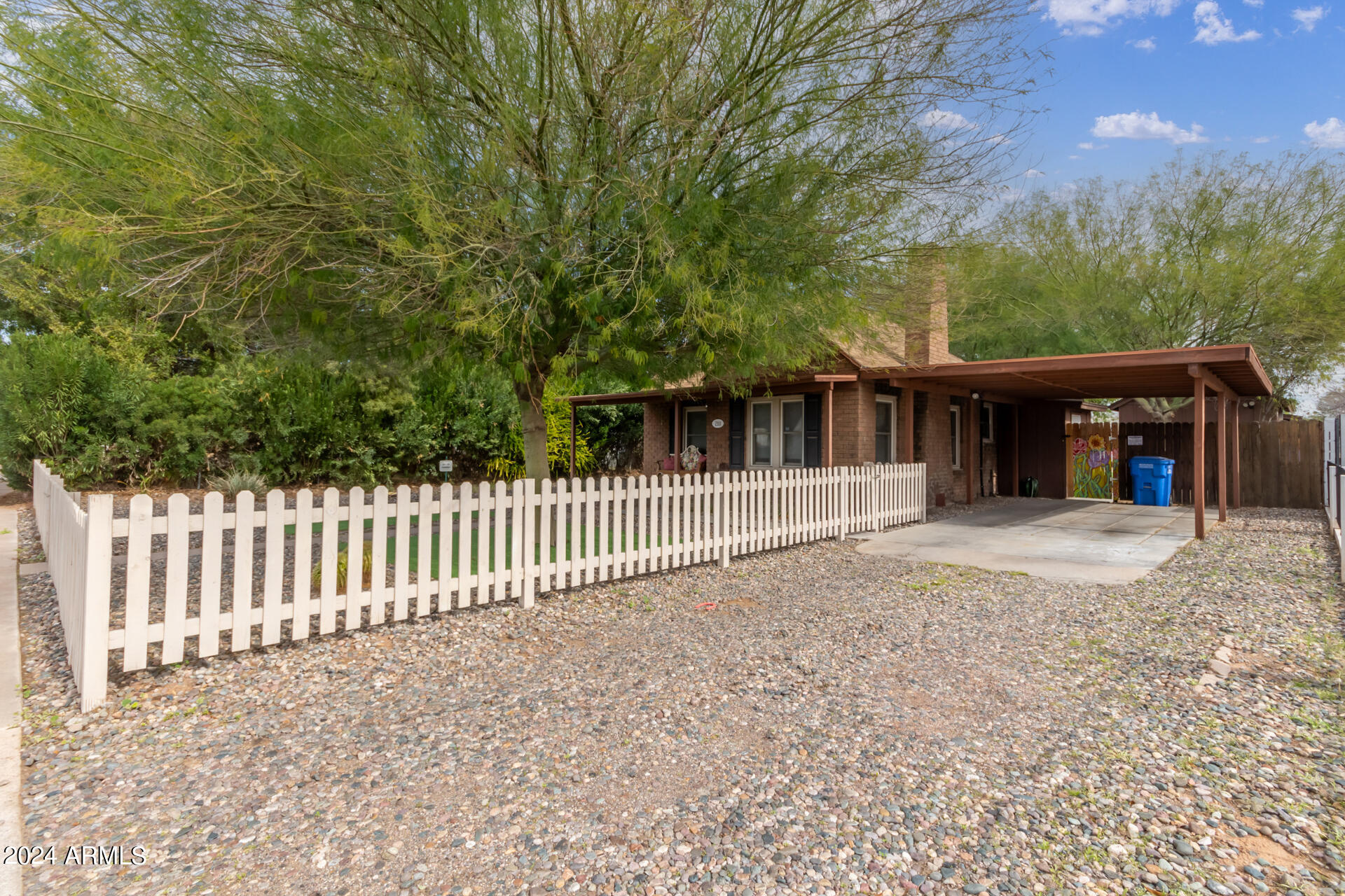 2111 North 24th Place Phoenix, AZ 85008 - Photo 7 of 32 Front
