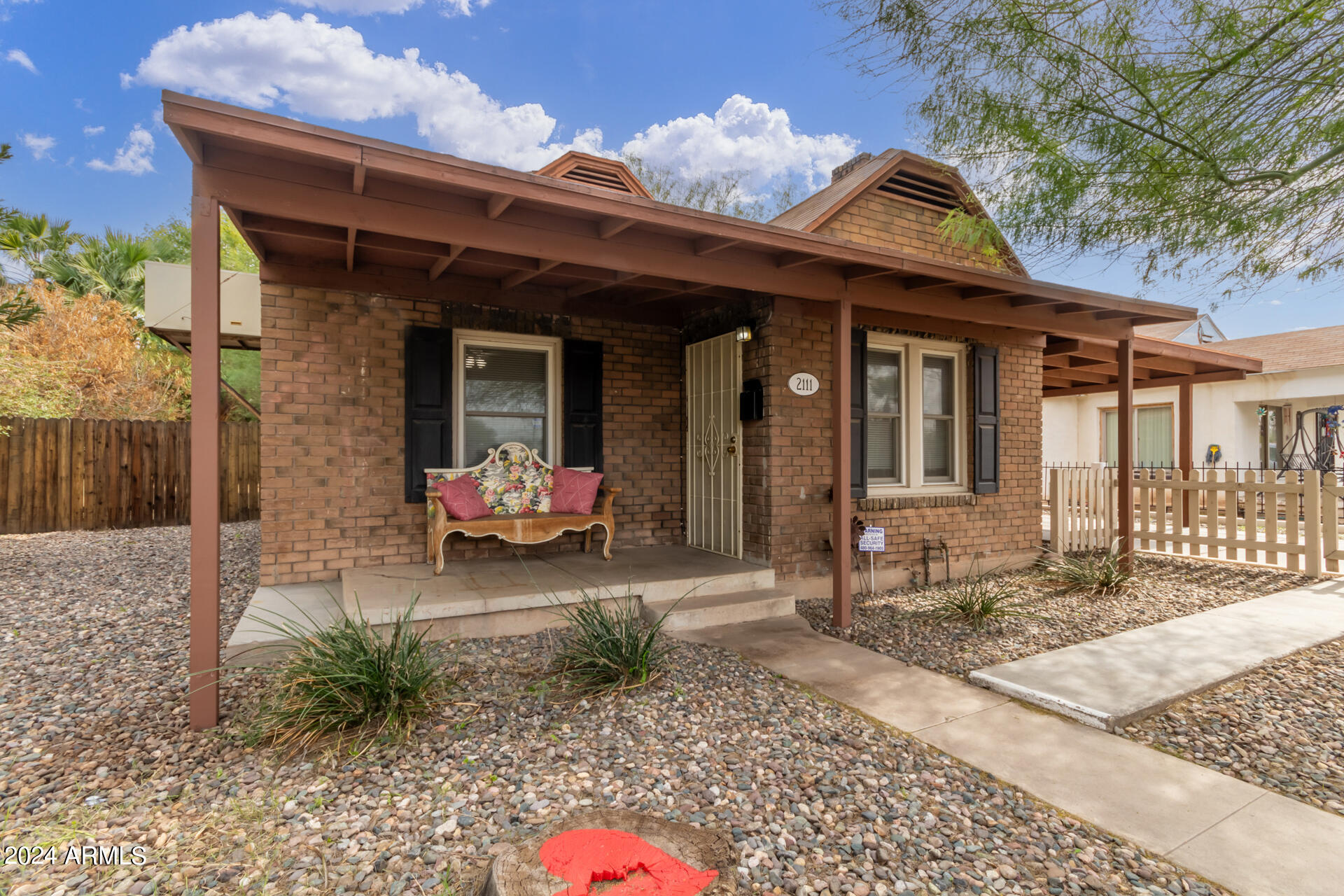2111 North 24th Place Phoenix, AZ 85008 - Photo 8 of 32 Front