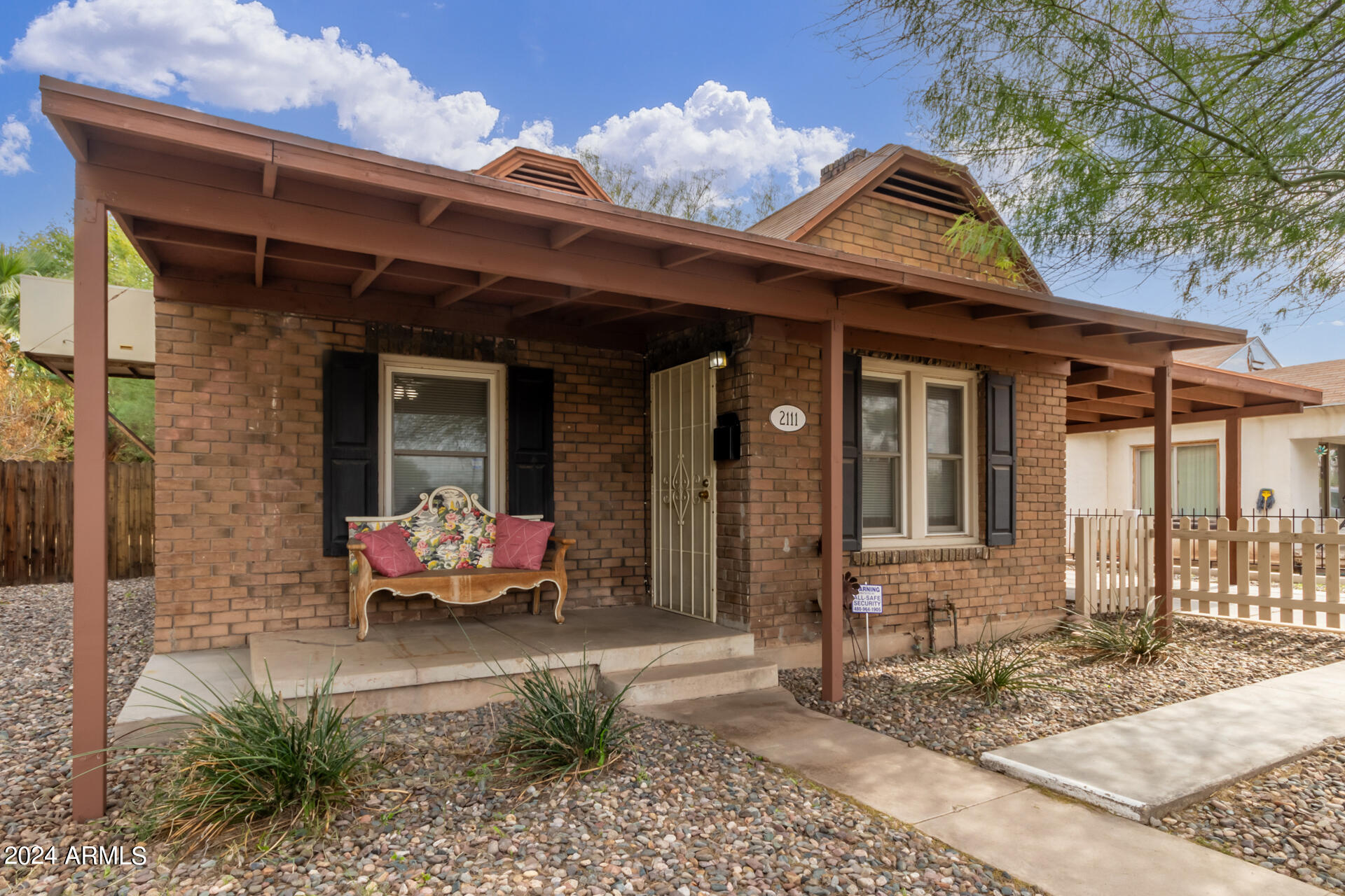 2111 North 24th Place Phoenix, AZ 85008 - Photo 9 of 32 Front