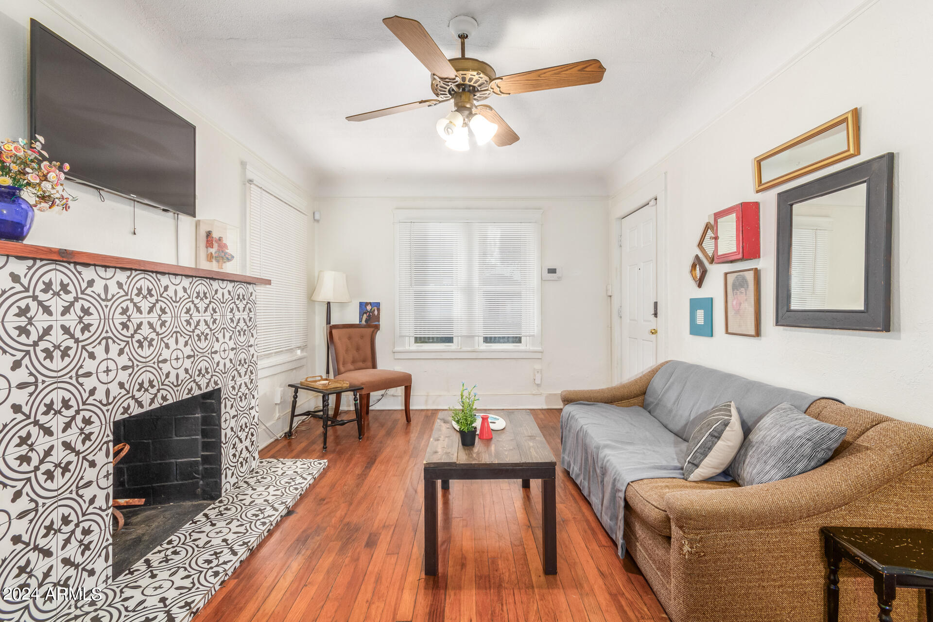 2111 North 24th Place Phoenix, AZ 85008 - Photo 10 of 32 Living Room
