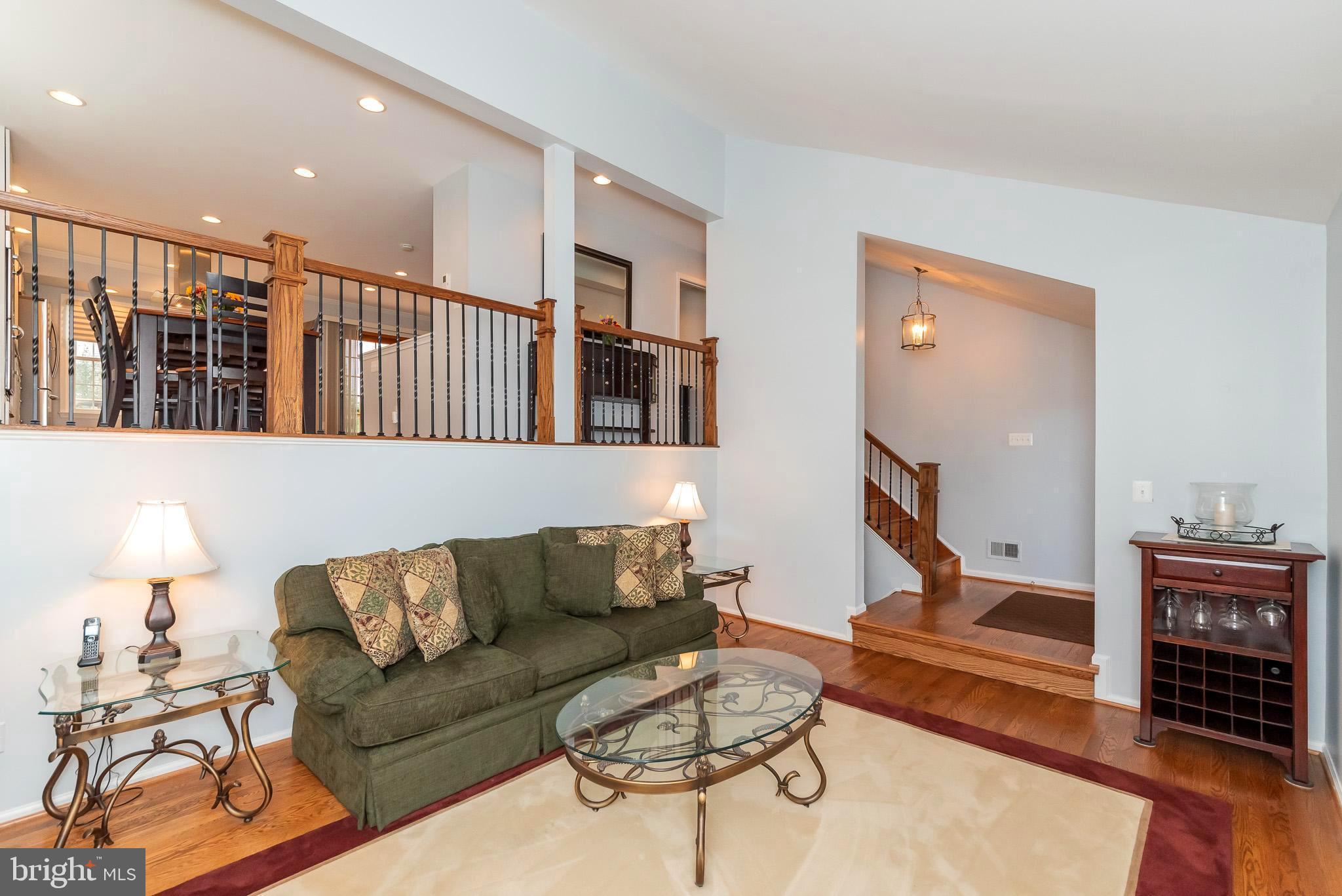 OVERLOOK TO LIVING RM