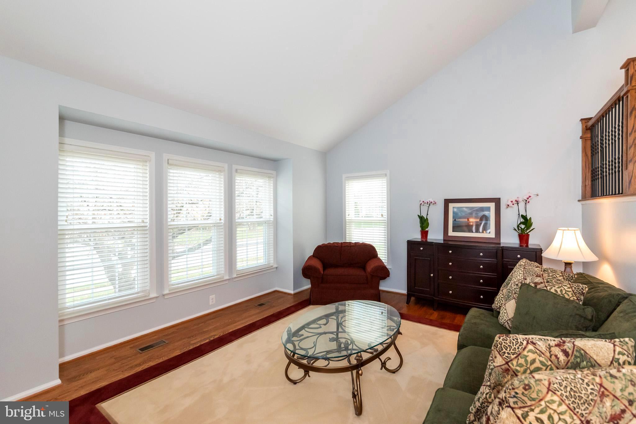 VAULTED CEILING IN LIVING RM