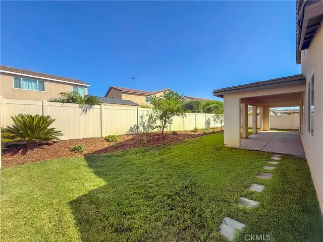 a view of a back yard of the house