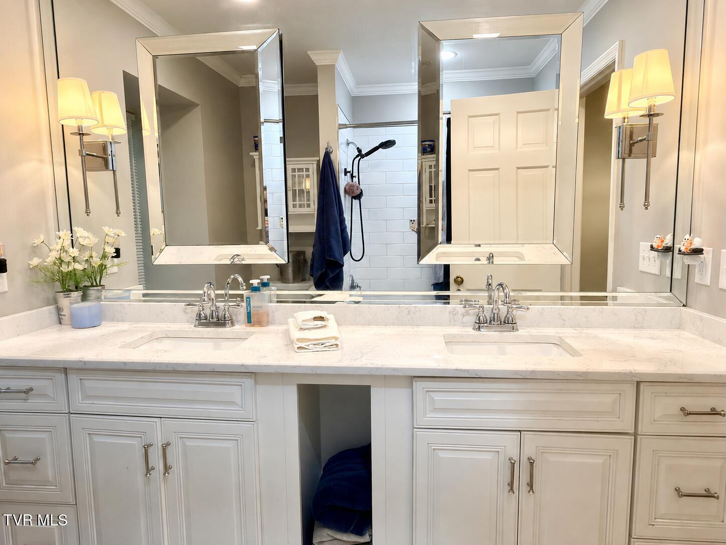 4417 Stagecoach Road Kingsport, TN 37664 - Photo 37 of 54 Upstairs bath 1