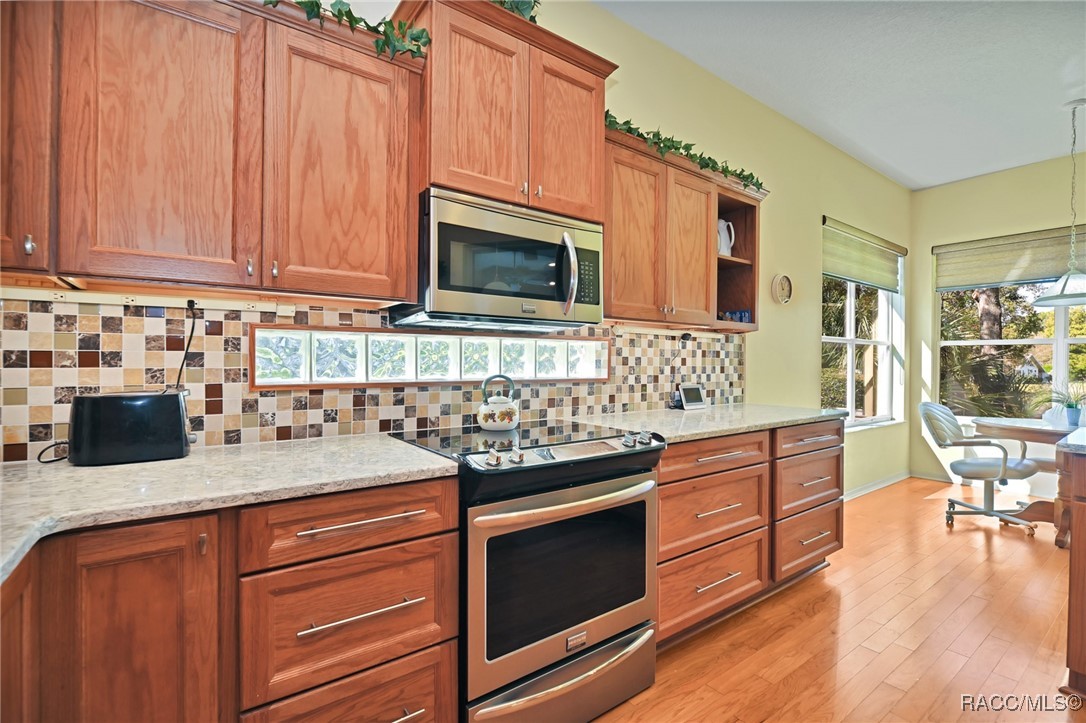 6 Byrsonima Loop Homosassa, FL 34446 - Photo 11 of 48 KITCHEN 2 TO THE LEFT