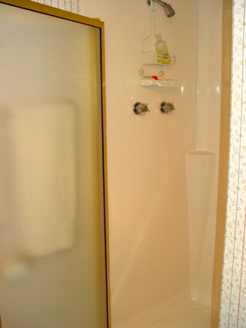 710 South Mobile Street, Unit 44 Fairhope, AL 36532 - Photo 31 of 41 Third-flr BR shower