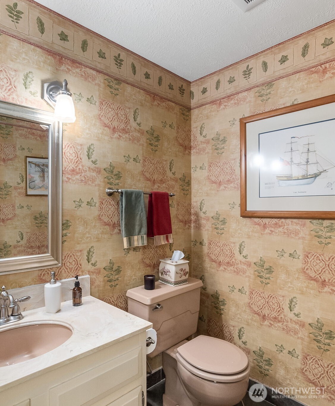 711 Purkey Avenue Aberdeen, WA 98520 - Photo 21 of 39 a bathroom with a toilet sink and mirror