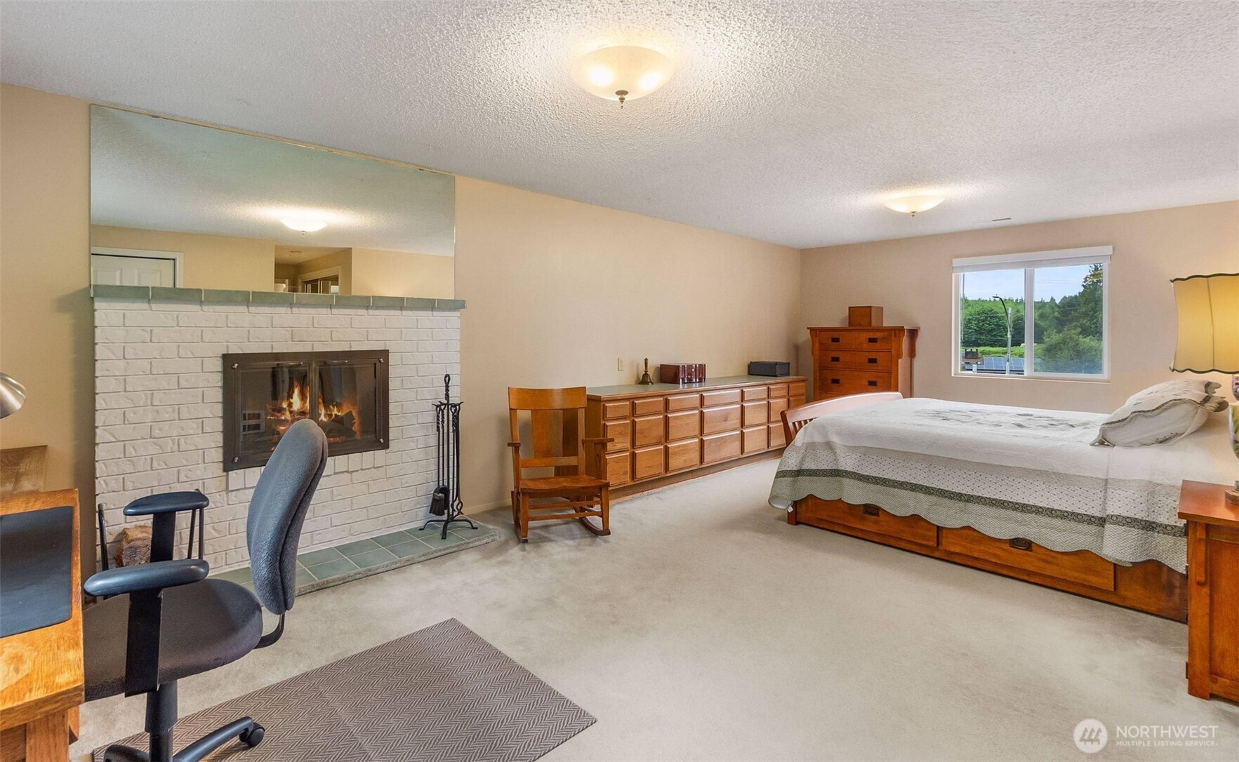 711 Purkey Avenue Aberdeen, WA 98520 - Photo 22 of 39 a bedroom with furniture and a fireplace