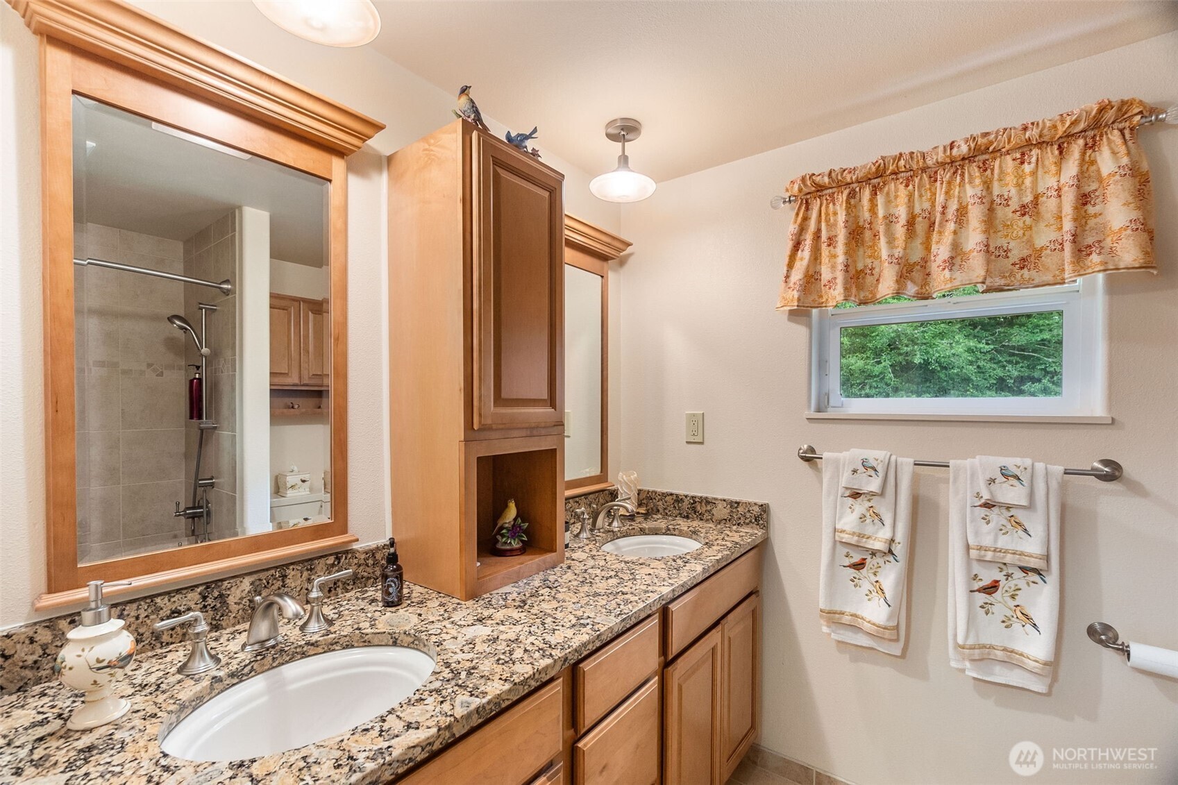711 Purkey Avenue Aberdeen, WA 98520 - Photo 28 of 39 a bathroom with a granite countertop sink and a mirror