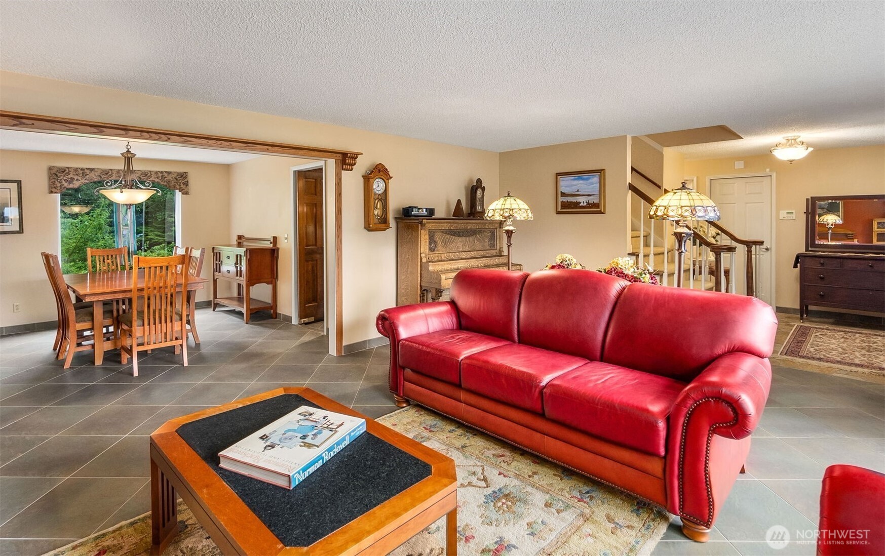 711 Purkey Avenue Aberdeen, WA 98520 - Photo 6 of 39 a living room with furniture and a table