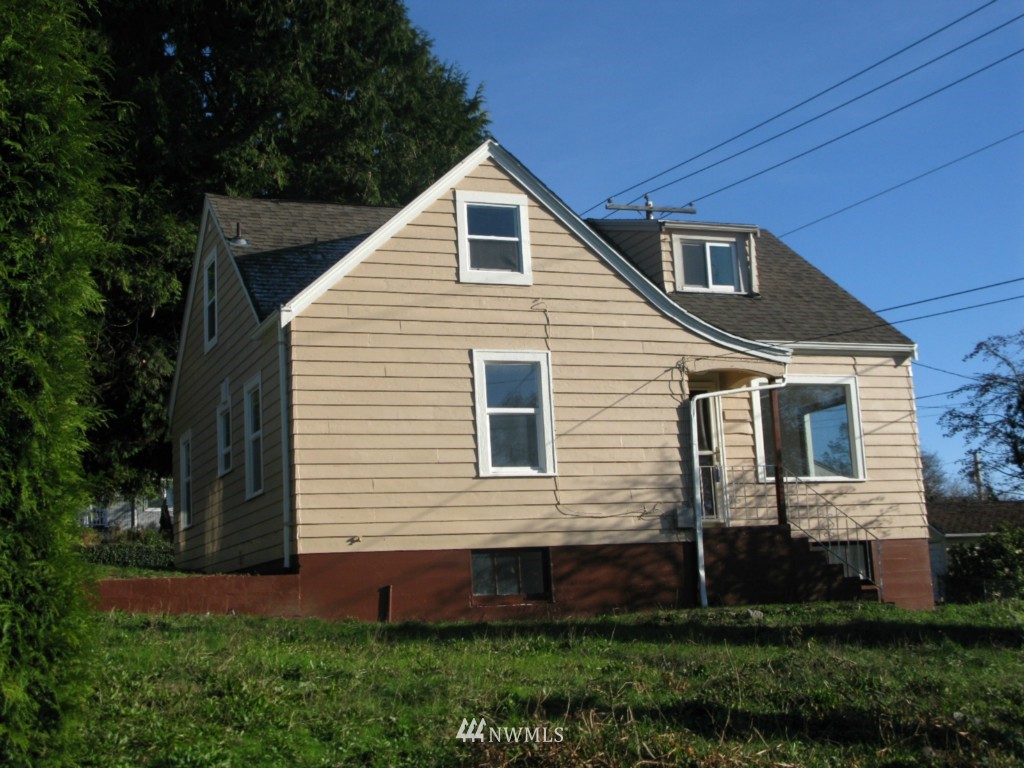 1602 Wheaton Way Bremerton, WA 98310 - Photo 1 of 15 Gallery Image 1