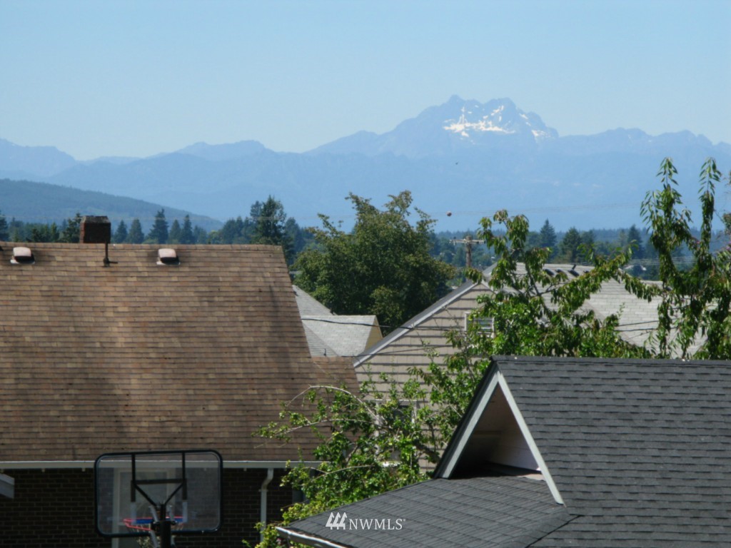 1602 Wheaton Way Bremerton, WA 98310 - Photo 2 of 15 Gallery Image 2