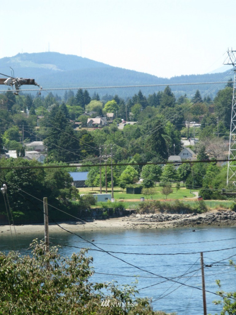 1602 Wheaton Way Bremerton, WA 98310 - Photo 4 of 15 Gallery Image 4