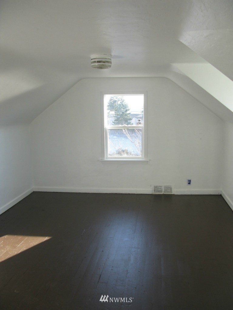 1602 Wheaton Way Bremerton, WA 98310 - Photo 9 of 15 Gallery Image 9